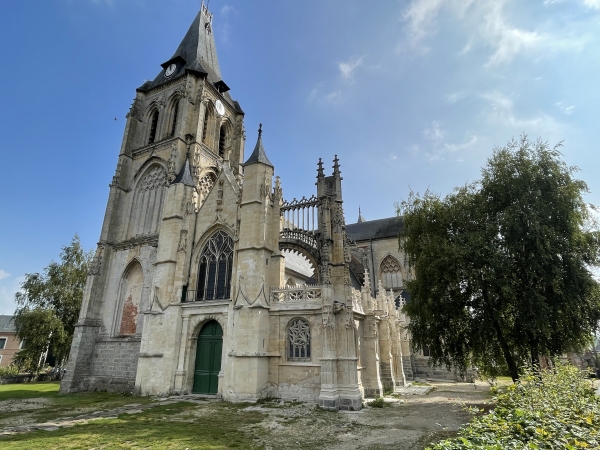 Eglise Notre-Dame-de-l'Assomption (XVIe XVIIe). Elle est l'une des rares église de France a avoir conservé son jubé.