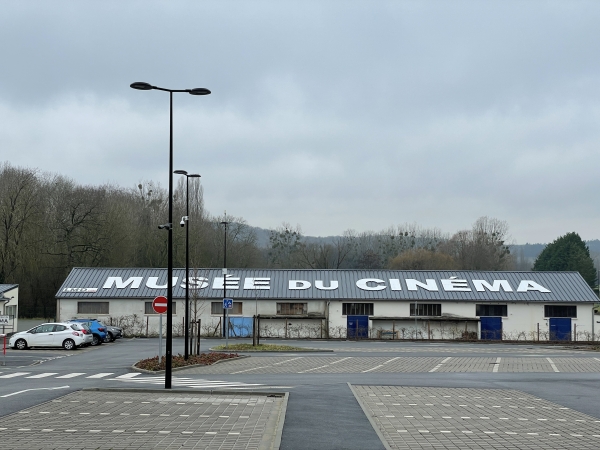 Nous passons devant le musée municipal du Cinéma et de la Photographie Jean Delannoy.