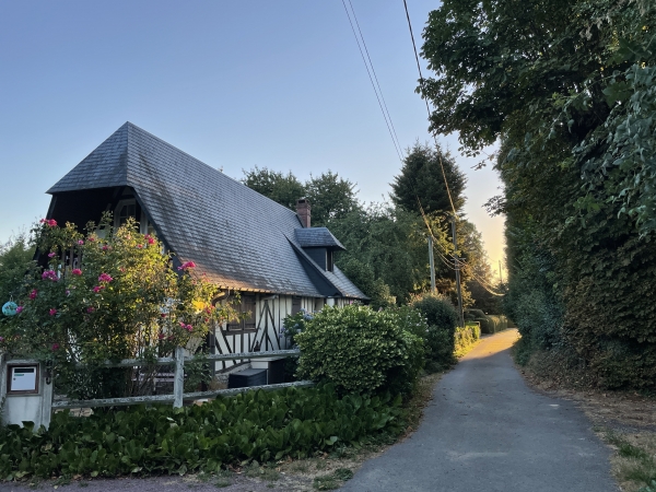 Nous passons le hameau de la Huberdière.