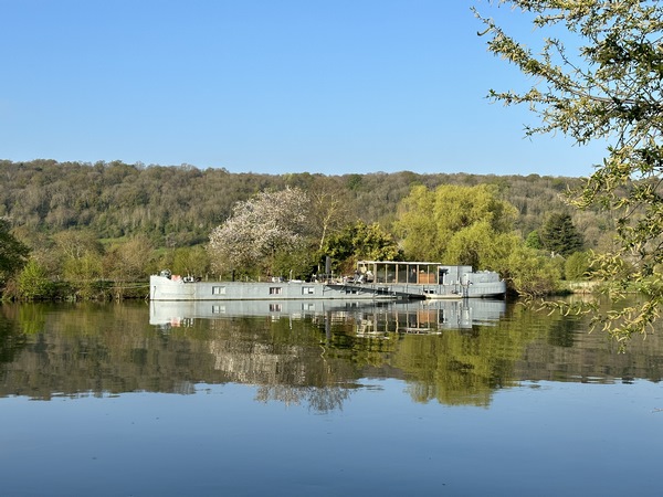 Certains ont trouvé leur paradis sur cette partie du fleuve, préservée du trafic des péniches.