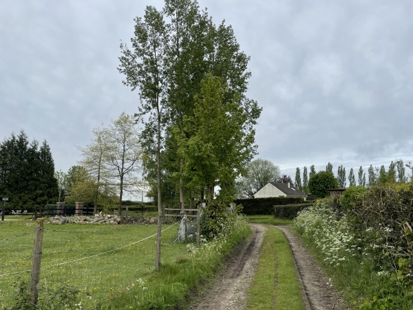 Nous entrons dans le hameau des Marettes.