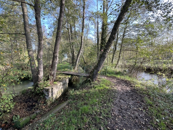 Nous franchissons des bras de l'Andelle pour tourner vers Elbeuf-sur-Andelle.