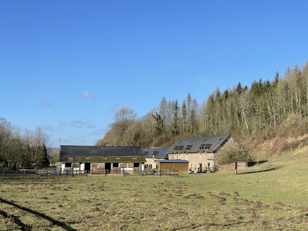 Voilà le Centre Equestre du Val Saint-Pierre. Nous allons bientôt quitter la petite route et monter vers la Butte aux Anglais.