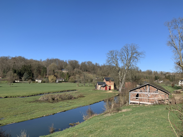 Voilà un autre moulin à tan, restauré celui-ci, par Denis Chédeville. Restauré et modernisé, il produit même de l'électricité, et ses vannages sont contrôlés à distance, à l'aide du smartphone du propriétaire !