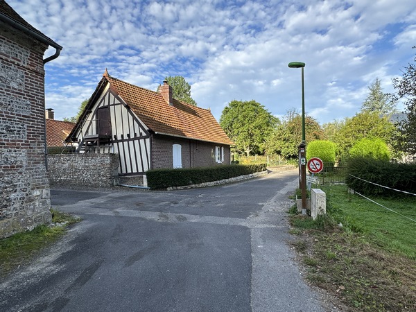 Nous traversons le Bourg de Saâne, toujours sur le GR212.