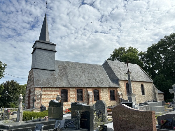 Nous traversons St-Ouen-le-Mauger, et continuons vers le nord.