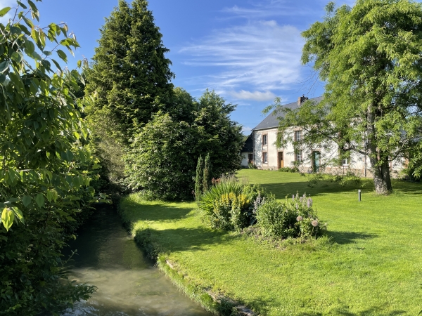 Pont au-dessus de la Vienne à la sortie de Gueures.