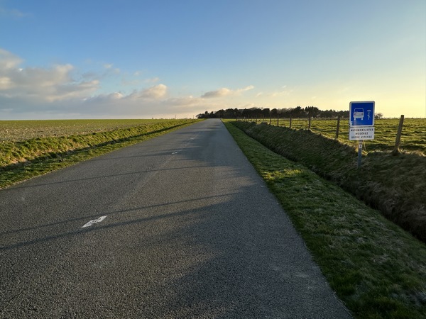 Nous repartons sans pouvoir profiter du sentier du Cap Fagnet. Ici aussi, le GR21 devient l'endroit de la côte d'où l'on voit le moins la mer...