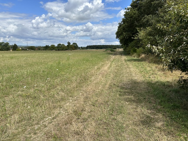 Nous traversons les plaines de l'Epinette et de la Grande Boultière sur ce chemin.
