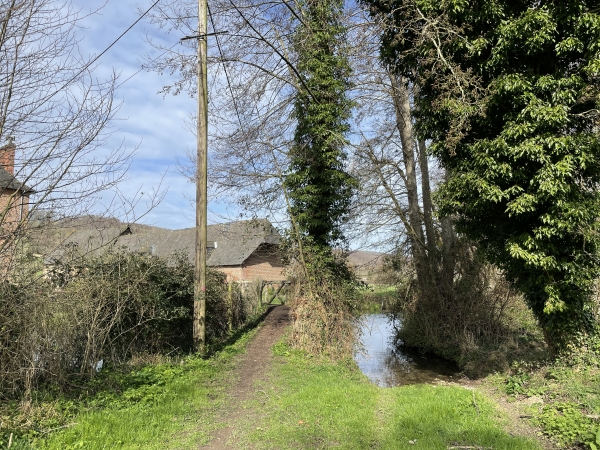 Nous arrivons au gué et à la passerelle de Sainte-Colombe.