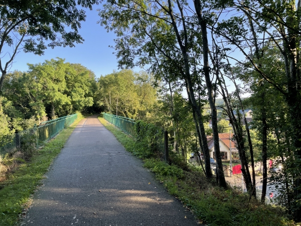 La Ligne Verte passe au-dessus de la rue des Conches à l'entrée d'Evreux.