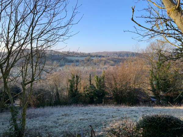 Nous avons rejoint le GR223 à Genneville, et nous le suivons au-dessus de la vallée de l'Orange.