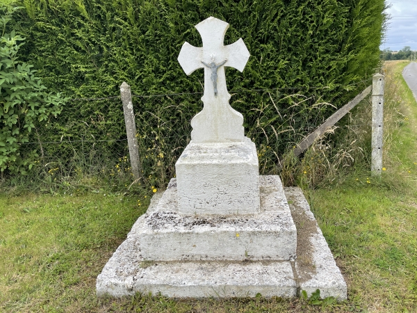 Petit calvaire en bordure de la rue Pierre de Jarriey.