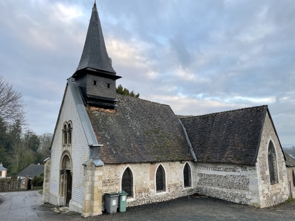 Nous partons de l'église Saint-Pierre de St-Pierre-du-Vauvray et commençons par suivre la petite rue de l'Eglise.