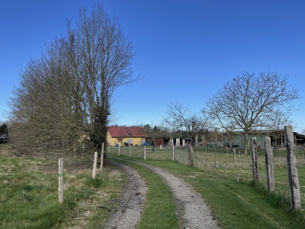 Nous suivons le Chemin Durand vers l'ouest.