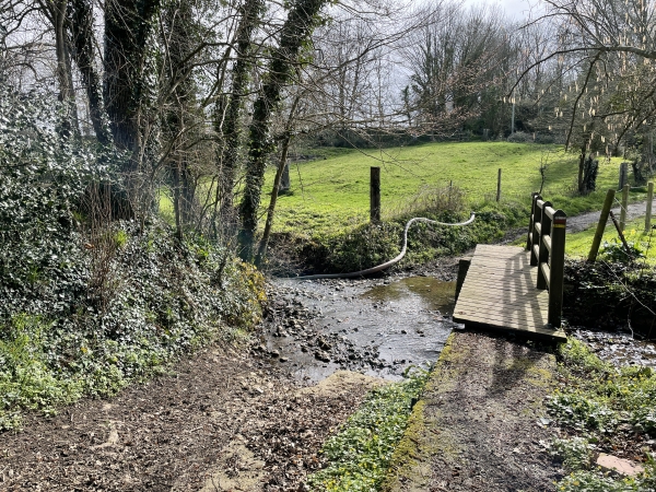 Nous traversons à nouveau le Ruisseau St-Christophe, et continuons sur les chemins du GR.