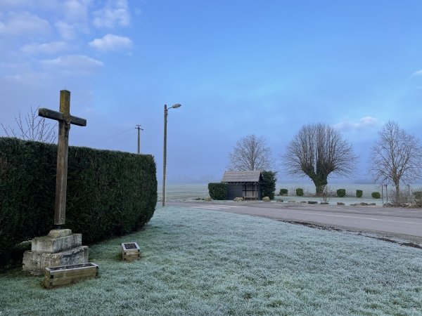 Au calvaire, nous prenons la route de Saint-Etienne.