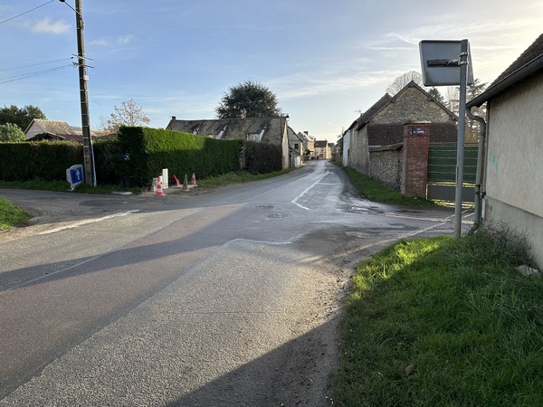 Nous fermons la boucle par la route du Chemin Vert qui rejoint Ecardenville.