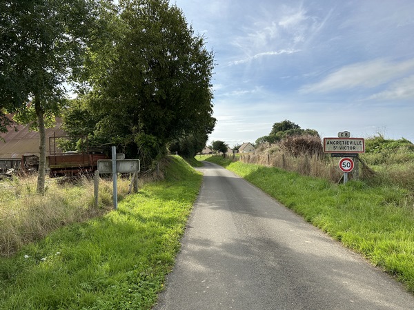Nous entrons dans le hameau du Crevonnerie.
