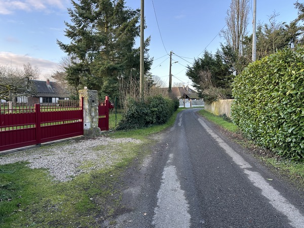 Nous sortons du bourg par le sud-ouest, en direction de Graveron-Sémerville.