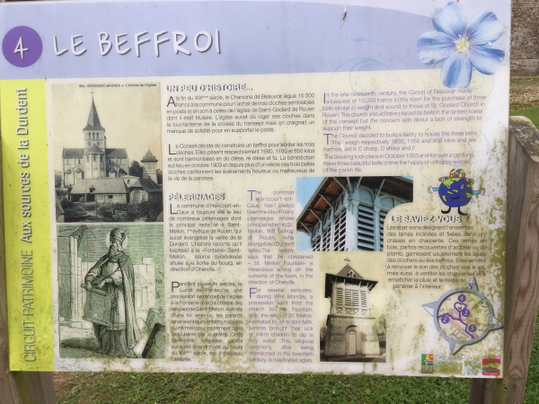 Le beffroi de l'église Saint-Denis.