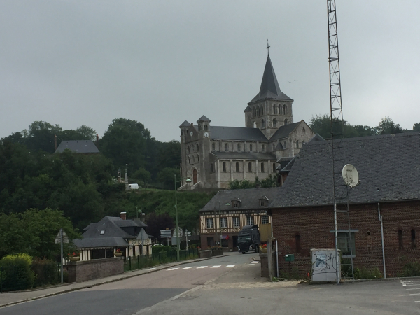 Nous voilà de retour au centre d'Héricourt-en-Caux.