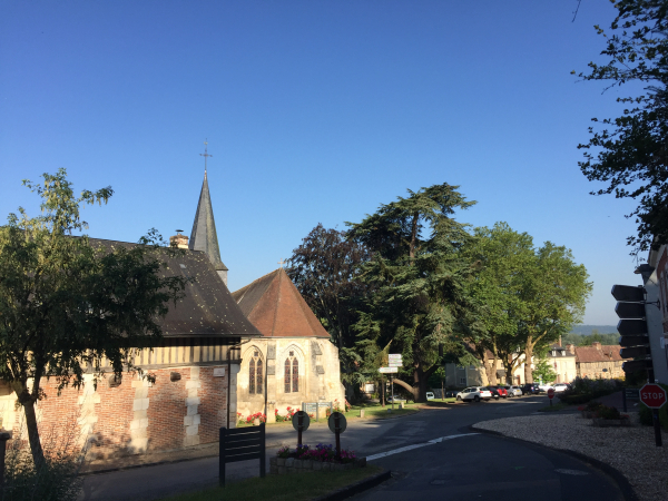 Regard arrière vers l'église Saint-André.