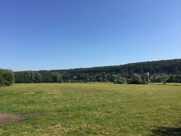 Vallée du Bec vue depuis l'ancienne gare du Bec-Hellouin.