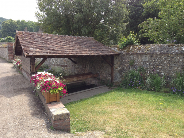 Ancien lavoir sur le Bec.