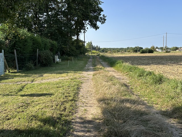 Nous allons traverser le hameau de Frais Vent pour retrouver le bois de Brosville un peu plus loin.