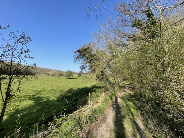 Nous suivons maintenant le chemin des Longues Vallées, passage incontournable des randonnées dans ce secteur.