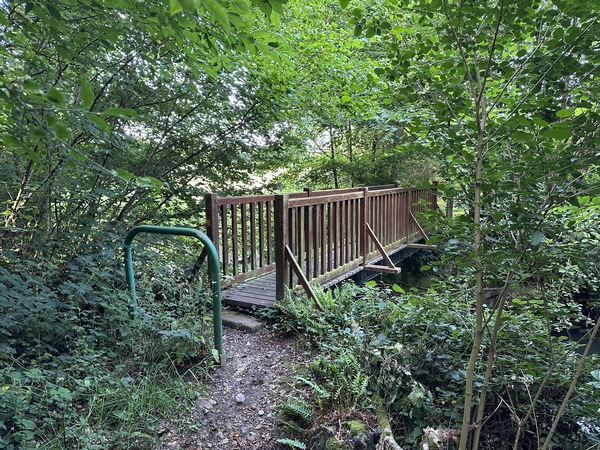 Nous quittons la Voie Verte pour franchir la Charentonne et partir vers Orbec.