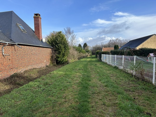 Nous entrons dans Bourgtheroulde par un labyrinthe de chemins qui se faufilent entre les lotissements.