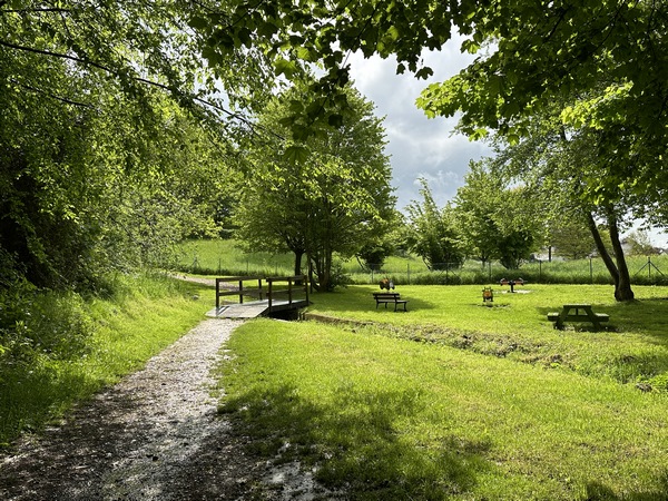 Nous suivons le chemin de l'Ombrie qui relie la forêt Verte au centre d'Isneauville. Notre parking est juste au bout du chemin.