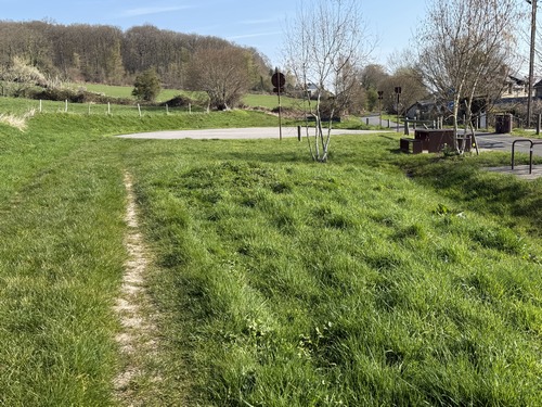 Nous arrivons à Saint-Paul (Duclair), nous quittons les chemins pour traverser le village et rejoindre le bord de Seine.