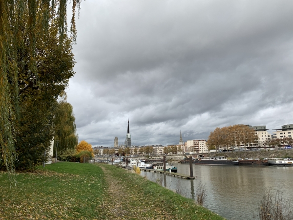 Rouen, sur le chemin qui fait le tour de l'île Lacroix.
