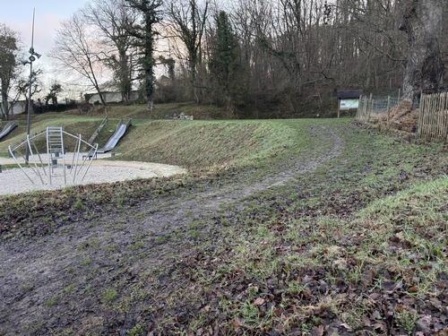 Nous partons du parc Saint-Cyr, près de l'entrée du centre de loisir.