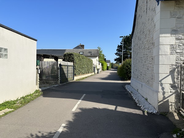 Nous entrons dans Montigny par la rue de la Forêt.
