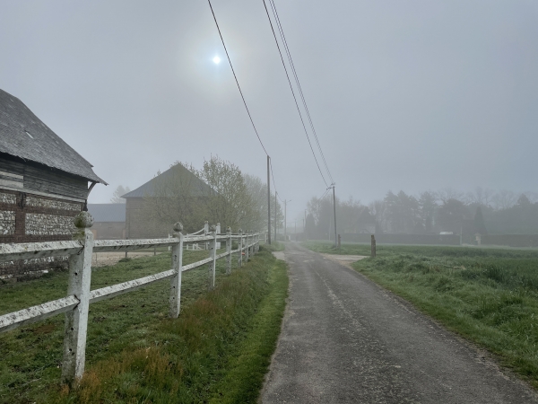 Nous suivons la rue du Chêne Herondel vers Seltot. Nous allons tourner ici à droite avant d'entrer dans le village.