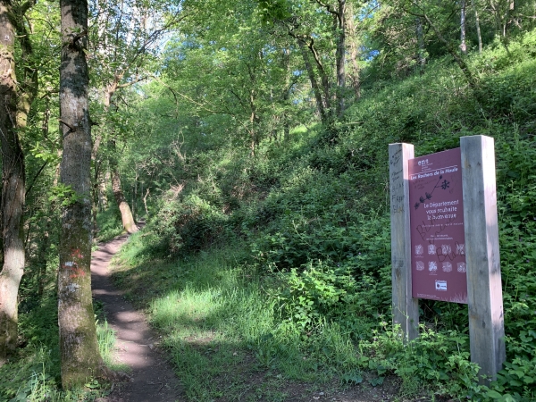 Nous arrivons aux Rochers de la Houle. Le chemin est parfaitement entretenu et sécurisé par le département du Calvados.