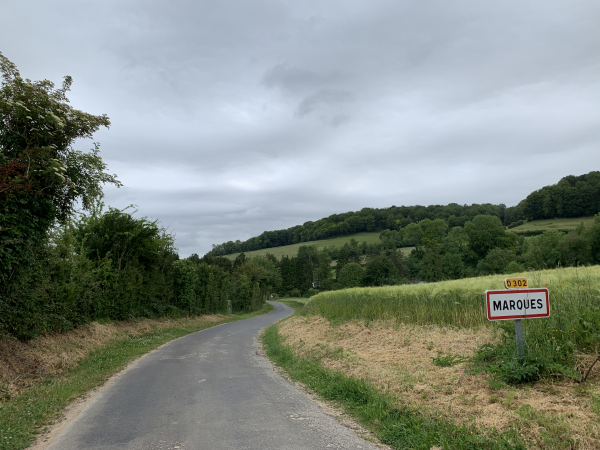 Arrivée à Marques par la D302.