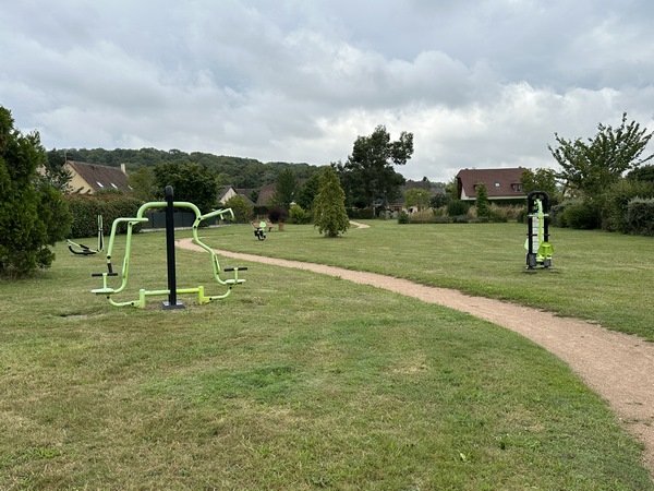 Nous traversons le parc aménagé par la commune de St-Aubin-sur-Gaillon.