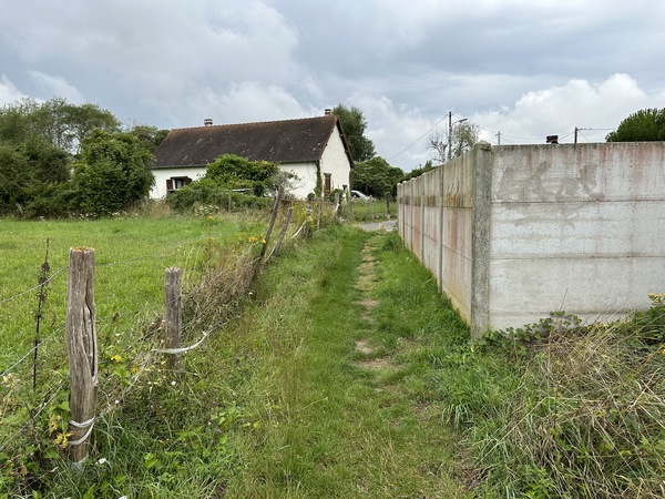 Nous quittons les chemins pour rejoindre les rues de Gaillon.