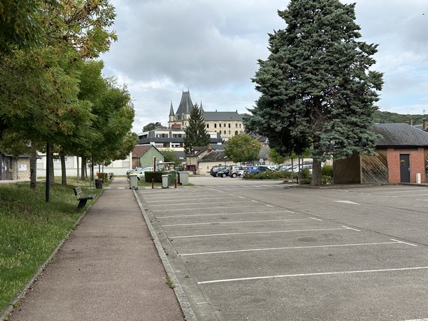 Retour au parking de la place Paul Doumer.