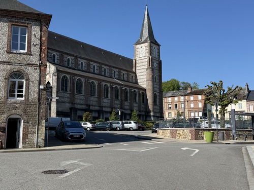Le centre de Valmont et l'église Saint-Nicolas.