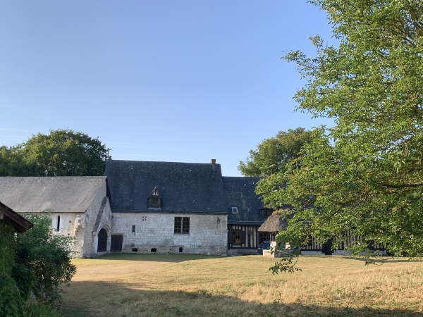 La ferme devient prieuré et deux moines de l'abbaye de Jumièges y vivent à temps plein jusqu'au XVIe siècle. Dans la cour du prieuré, la chapelle est  accolée au logis. L'ancien prieuré du Torp est désormais une propriété privée.