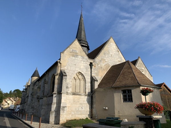 Eglise Saint-Pierre (ou ND-de-Grâce), à trois nefs, de St-Pierre-de-Bailleul (XIe XIVe XVIIe).