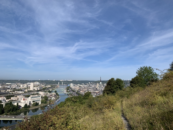 Panorama sur Rouen depuis le GR2RD sur la Côte Sainte-Catherine.