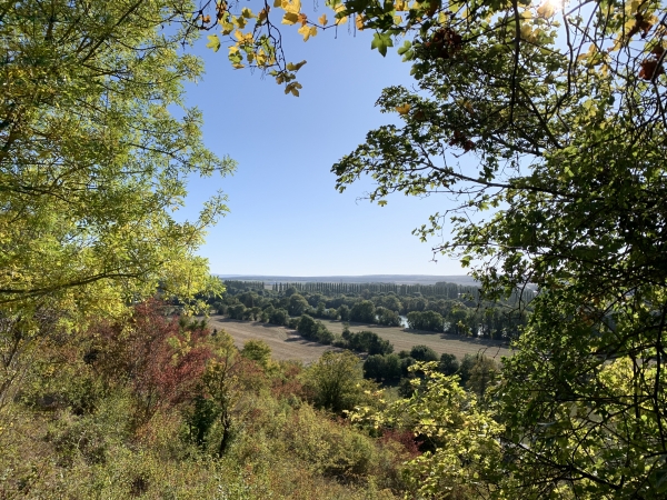 Deuxième boucle. Chemin de la Gayère aux Vaches, vue sur la vallée de la Seine.