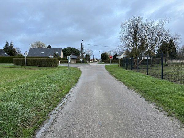 Nous allons prendre à gauche la D42. C'est une route fréquentée, ce n'est pas un passage agréable.